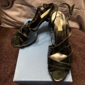 NWB Vera Wang Platform Heels